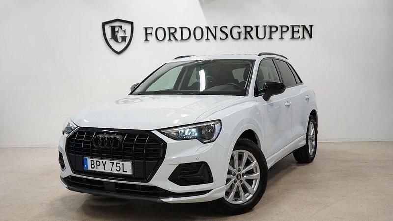 Vit Begagnad 2022 Audi Q3 Advanced Plus SUV | 309 800 kr (Marknadspris) - Bild 1/4