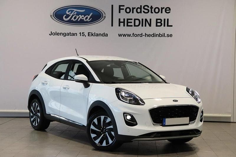 Vit (white) Begagnad 2024 Ford Puma Titanium SUV | 229 900 kr - Bild 1/4