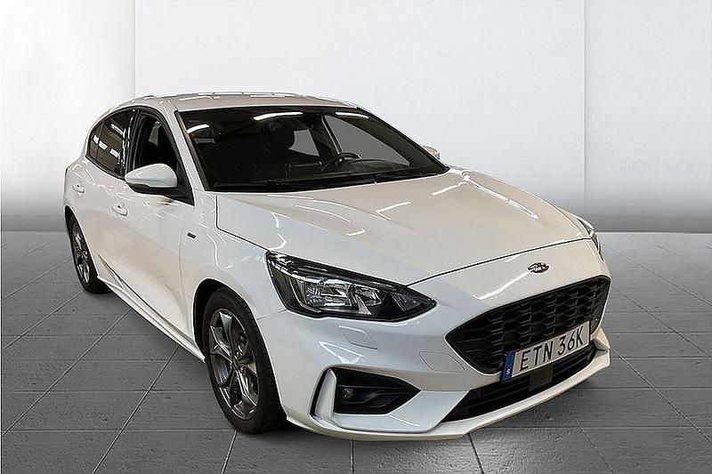 Begagnad Ford Focus ST-Line 125 HK (91 kW) 2021 Vit Halvkombi