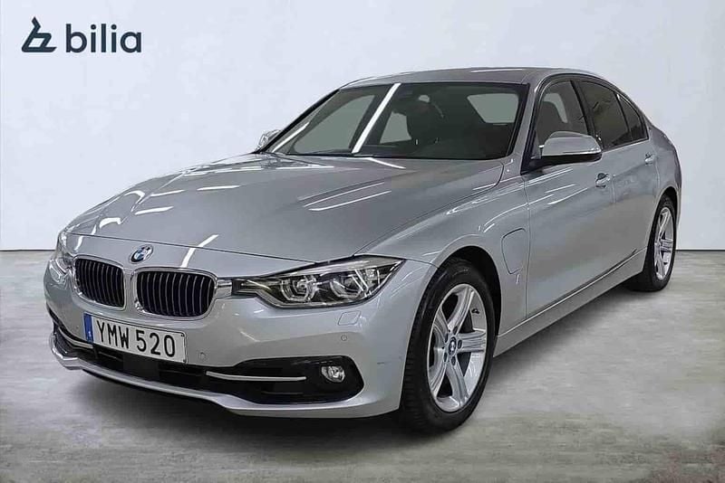 Silver Begagnad 2017 BMW 330e iPerformance Sedan | 169 000 kr (Superpris) - Bild 1/1