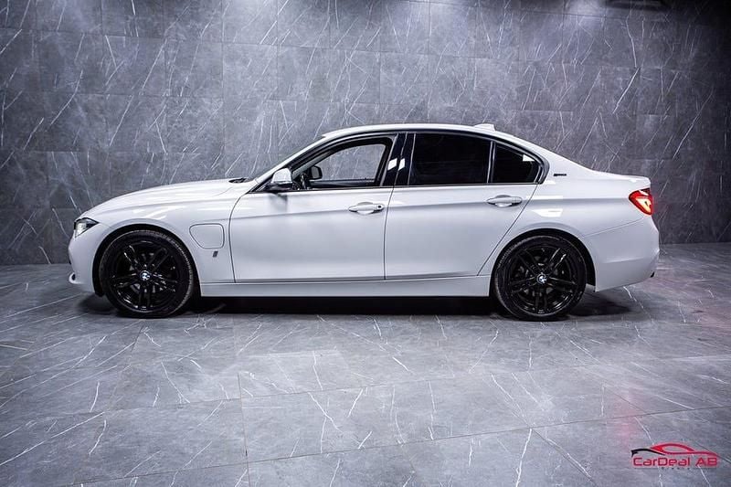 Begagnad BMW 330 Sport Line 252 HK (185 kW) 2018 Vit Sedan