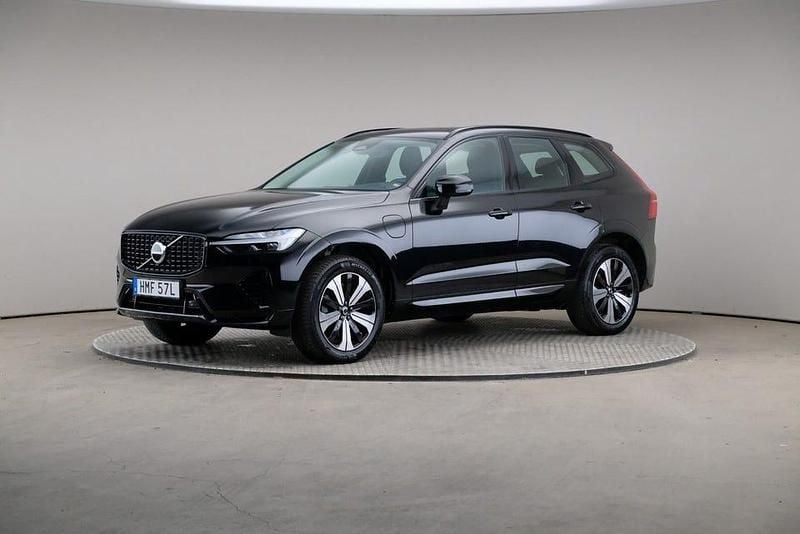 Onyx black (metallic) Begagnad 2023 Volvo XC60 Plus SUV | 469 000 kr (Marknadspris) - Bild 1/4