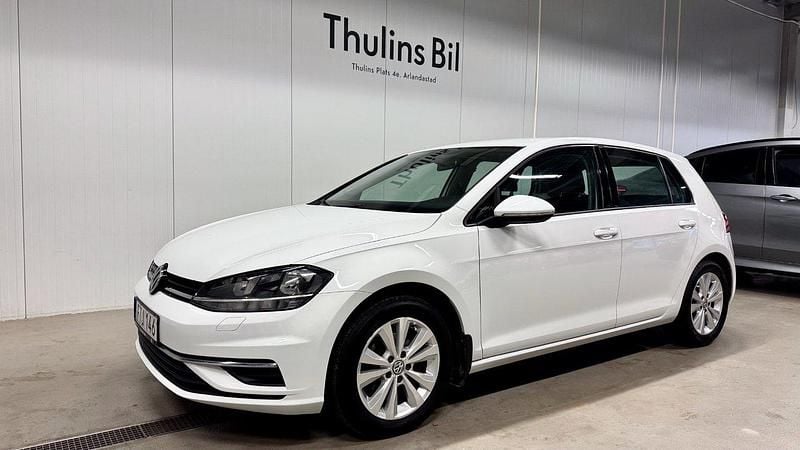 Vit Begagnad 2017 VW Golf VII Halvkombi | 129 900 kr (Bra pris) - Bild 1/4