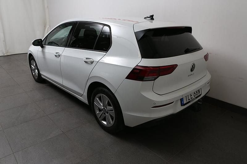 Begagnad VW Golf VIII 110 HK (80 kW) 2022 Vit Halvkombi