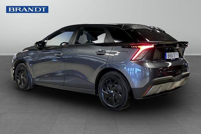 Begagnad MG MG4 EV 125 kW (171 HK) 2023 Grå Halvkombi