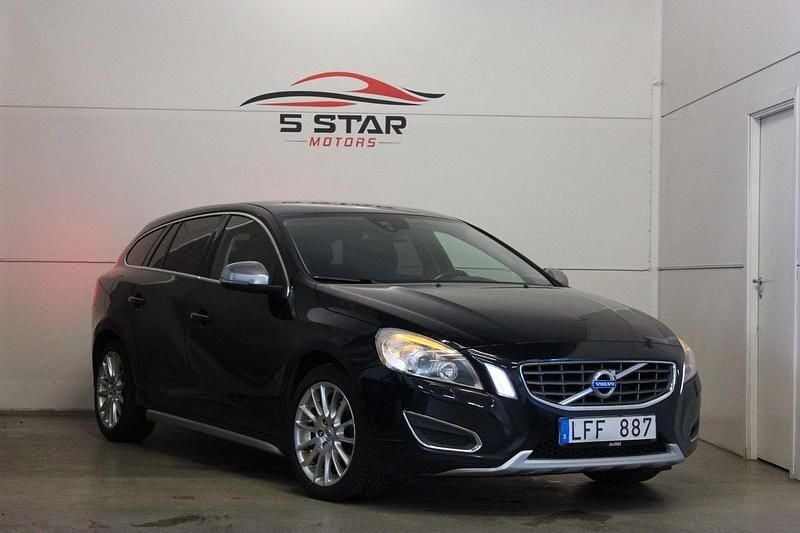 Svart Begagnad 2010 Volvo V60 Momentum Kombi | 69 900 kr (Marknadspris) - Bild 1/4