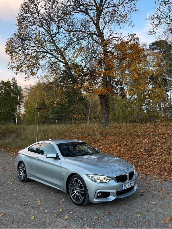 Silver Begagnad 2015 BMW 435 M Sport Sportkupé | 239 999 kr (Dyr) - Bild 1/4