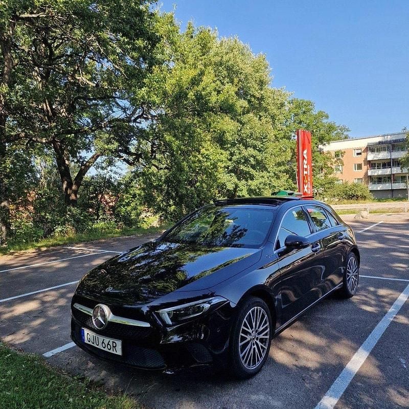 Svart Begagnad 2021 Mercedes A250 Halvkombi | 309 000 kr (Marknadspris) - Bild 1/4