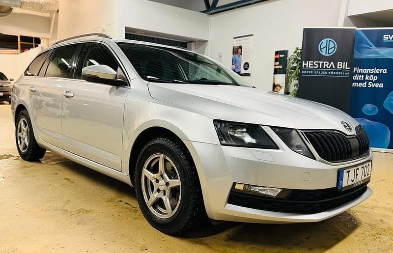 Silver Begagnad 2018 Skoda Octavia Ambition Kombi | 124 900 kr (Marknadspris) - Bild 1/4