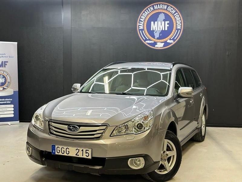 Silver Begagnad 2011 Subaru Outback SUV | 104 800 kr (Marknadspris) - Bild 1/4