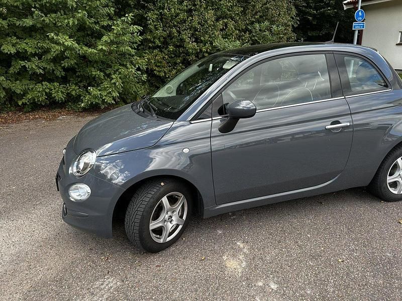 Grå Begagnad 2018 Fiat 500 Lounge Halvkombi | 85 000 kr (Bra pris) - Bild 1/4