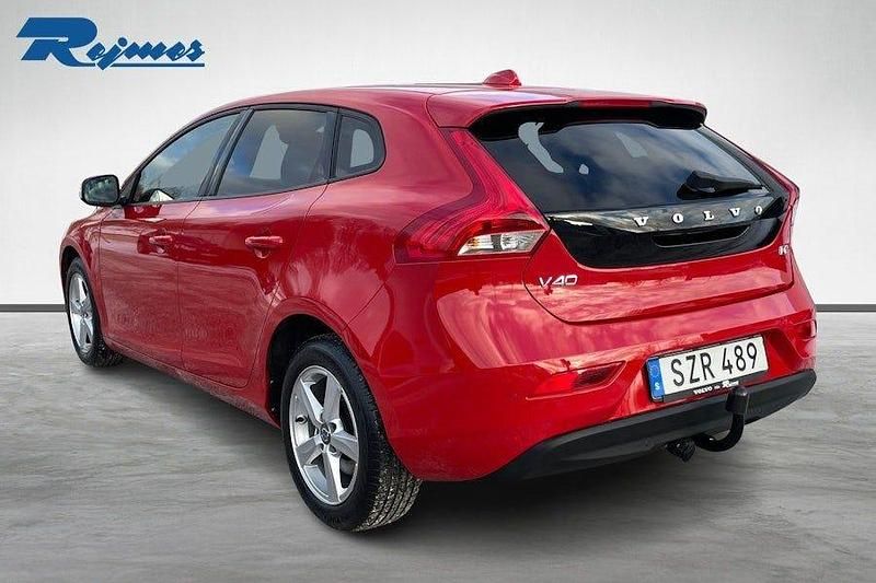 Begagnad Volvo V40 Kinetic 120 HK (88 kW) 2015 Röd Kombi