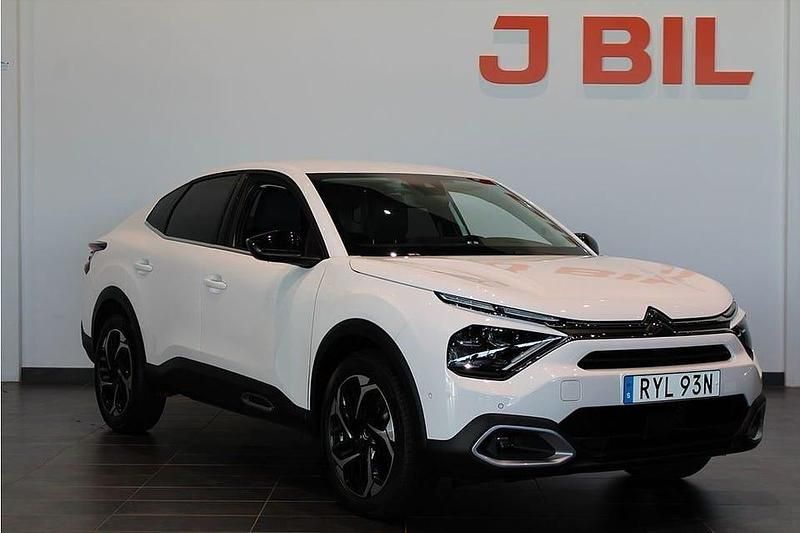 Vit Begagnad 2023 Citroën C4 X Shine SUV | 254 900 kr (Marknadspris) - Bild 1/4