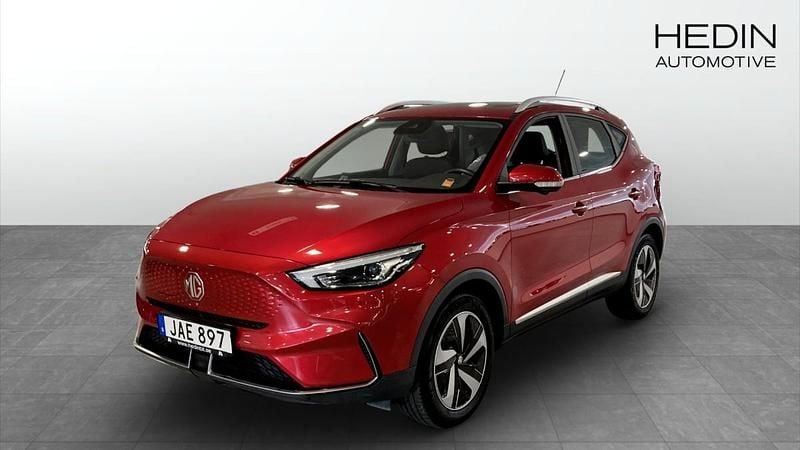 Röd (red) Begagnad 2022 MG ZS Luxury Sedan | 244 900 kr (Superpris) - Bild 1/4