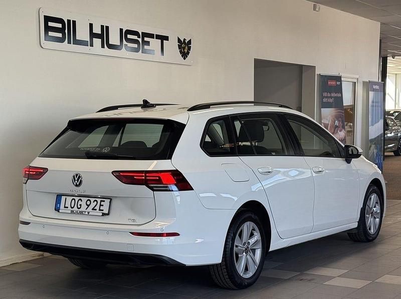 Begagnad VW Golf VIII 131 HK (96 kW) 2022 Vit Kombi