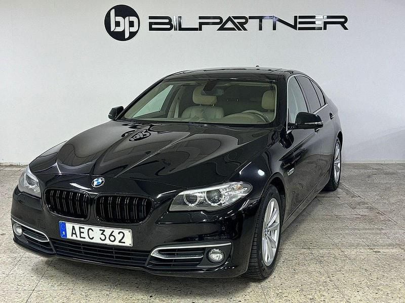 Svart Begagnad 2013 BMW 520 Sedan | 129 900 kr (Marknadspris) - Bild 1/4