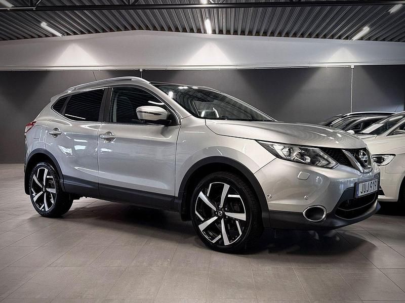Silver Begagnad 2015 Nissan Qashqai 360º SUV | 144 900 kr (Marknadspris) - Bild 1/4