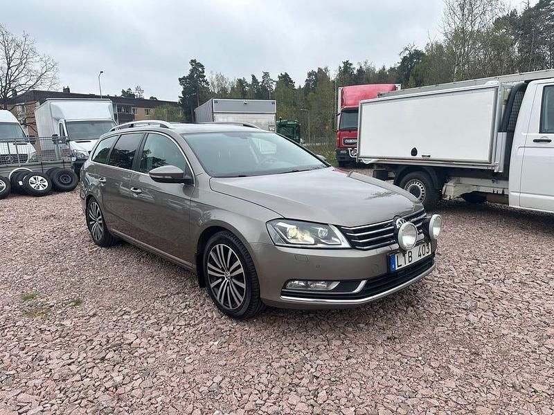 Ljusbrun Begagnad 2011 VW Passat Kombi | 74 900 kr (Marknadspris) - Bild 1/4