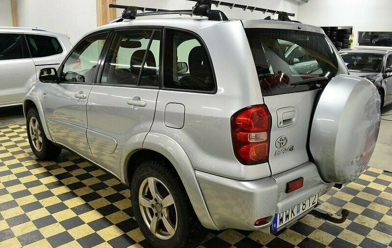 Begagnad Toyota RAV4 150 HK (110 kW) 2004 Silver SUV