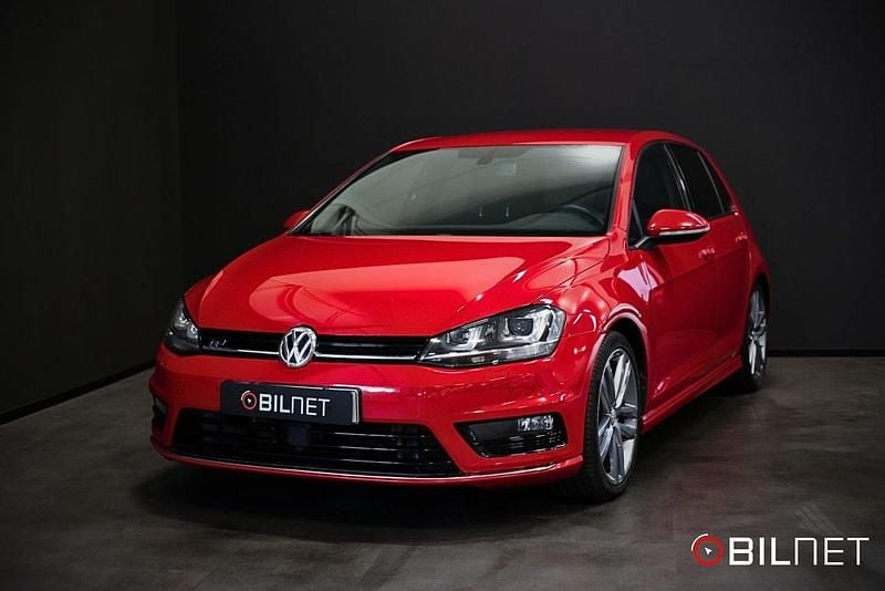 Röd Begagnad 2015 VW Golf VII R-line Halvkombi | 139 900 kr (Dyr) - Bild 1/4