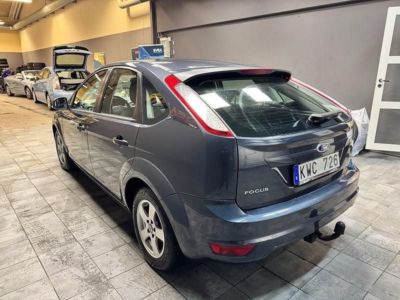 Begagnad Ford Focus Platinum 90 HK (66 kW) 2010 Grå Halvkombi