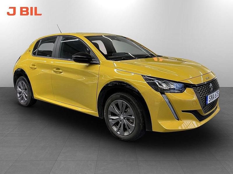 Gul Begagnad 2022 Peugeot e-208 Active Halvkombi | 189 900 kr (Marknadspris) - Bild 1/3