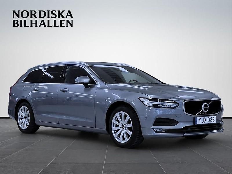 Blå Begagnad 2017 Volvo V90 Momentum Kombi | 159 795 kr (Marknadspris) - Bild 1/4