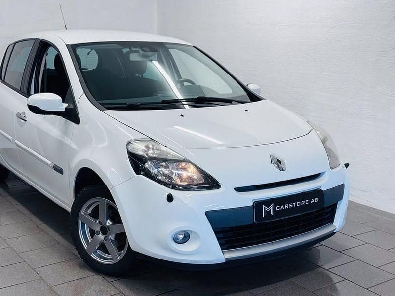 Begagnad Renault Clio R.S. 75 HK (55 kW) 2012 Vit Halvkombi