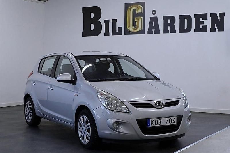 Begagnad Hyundai i20 Select 101 HK (74 kW) 2009 Grå Halvkombi