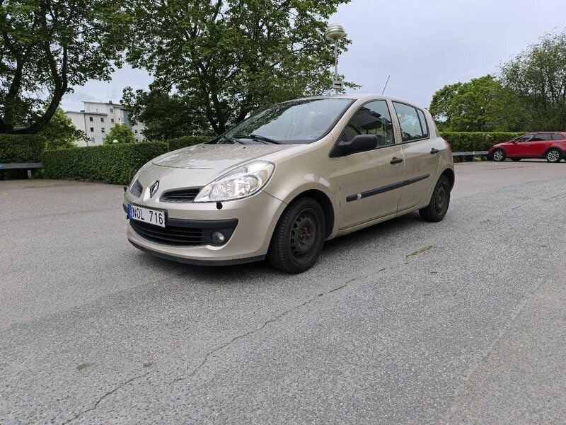 Brun Begagnad 2008 Renault Clio R.S. Halvkombi | 23 500 kr (Bra pris) - Bild 1/4