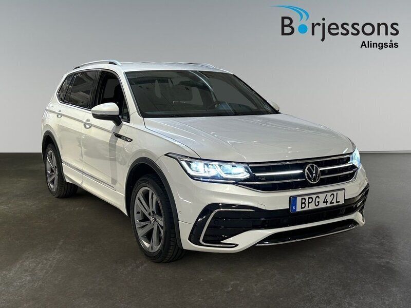 Vit Begagnad 2022 VW Tiguan Allspace R-line SUV | 449 900 kr (Lite dyr) - Bild 1/4