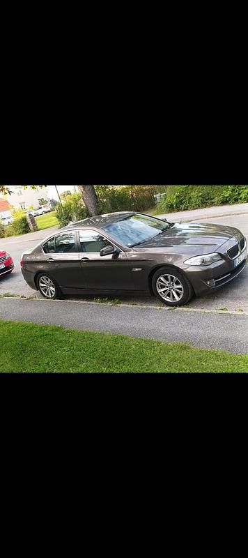 Begagnad 2011 BMW 520 Sedan | 97 000 kr (Lite dyr) - Bild 1/4