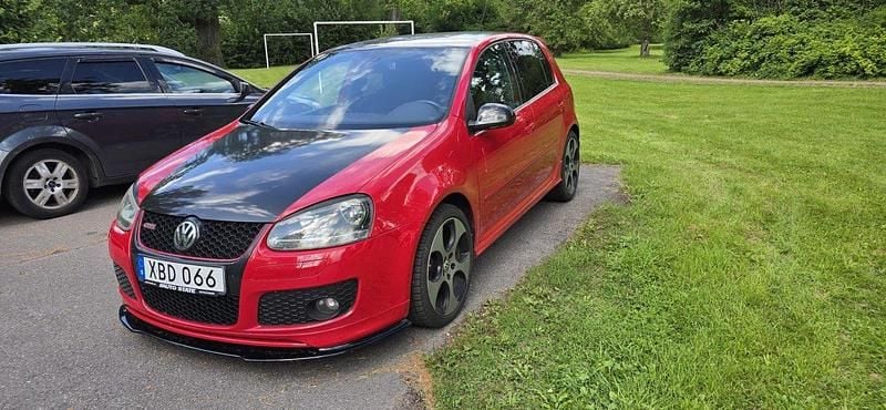 Röd Begagnad 2006 VW Golf V GTI Halvkombi | 45 000 kr (Marknadspris) - Bild 1/4