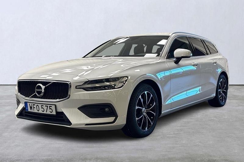 Vit Begagnad 2021 Volvo V60 Momentum Kombi | 289 900 kr (Marknadspris) - Bild 1/4