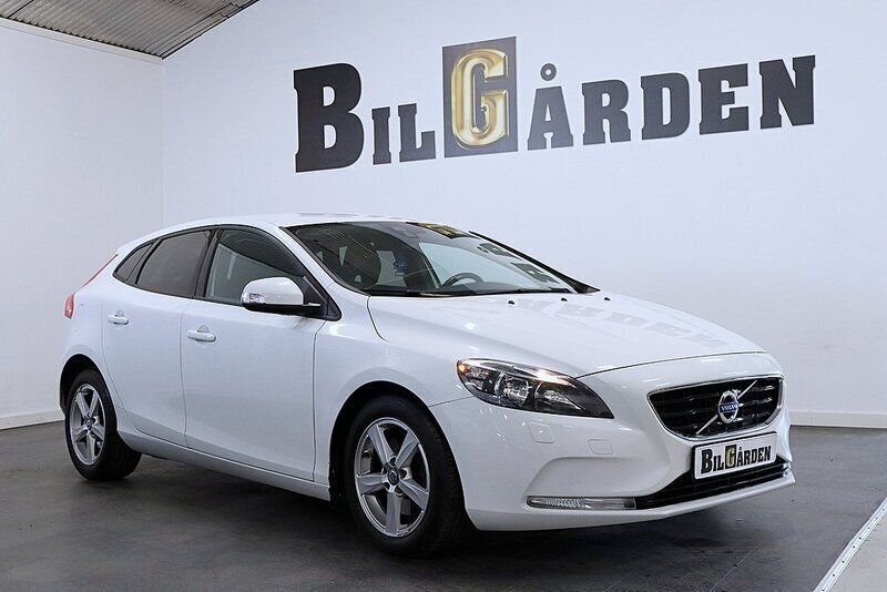 Begagnad 2014 Volvo V40 Kombi | 144 900 kr (Marknadspris) - Bild 1/4
