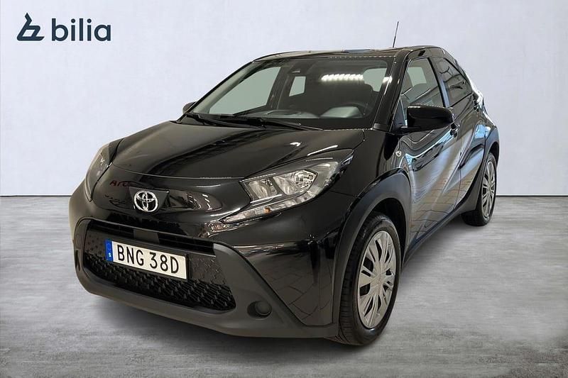 Svart Begagnad 2022 Toyota Aygo X Play SUV | 179 900 kr (Lite dyr) - Bild 1/4