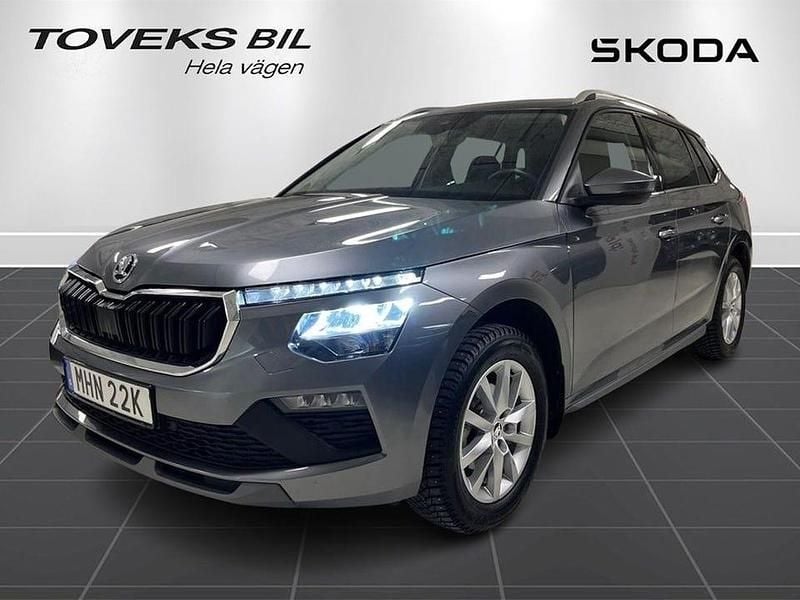 Graphite grey metallic Begagnad 2024 Skoda Kamiq Selection SUV | 264 900 kr (Marknadspris) - Bild 1/4