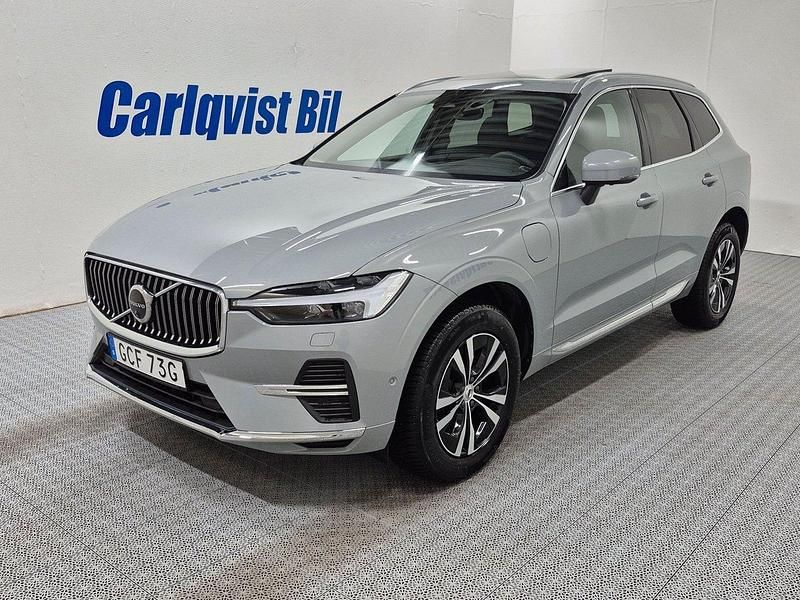 Grå (vapour grey metallic) Begagnad 2024 Volvo XC60 Core SUV | 535 000 kr (Marknadspris) - Bild 1/4