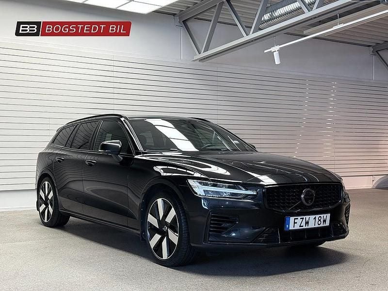 Begagnad Volvo V60 Plus 253 HK (186 kW) 2023 Svart Kombi