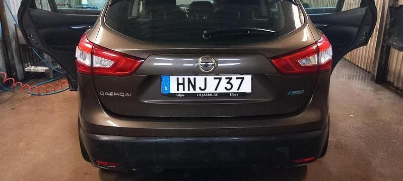 Brun Begagnad 2015 Nissan Qashqai SUV | 99 000 kr (Marknadspris) - Bild 1/4