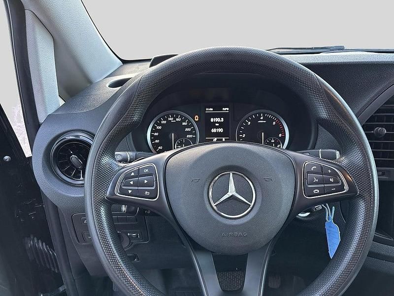 Begagnad Mercedes Vito 136 HK (100 kW) 2023 Svart Van