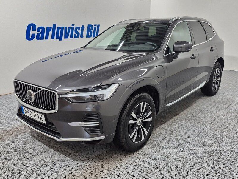 Grå (platinumgrå metallic) Begagnad 2023 Volvo XC60 Core SUV | 479 000 kr (Bra pris) - Bild 1/4