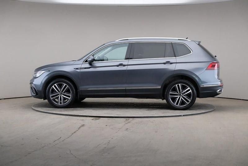 Begagnad VW Tiguan Allspace 200 HK (147 kW) 2022 Grå SUV