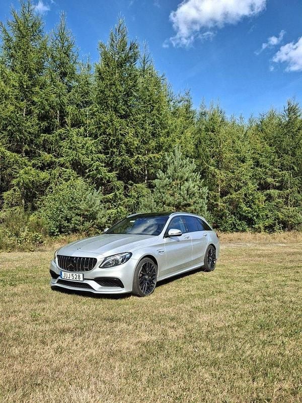 Silver Begagnad 2017 Mercedes C63 AMG AMG Kombi | 489 000 kr (Marknadspris) - Bild 1/4