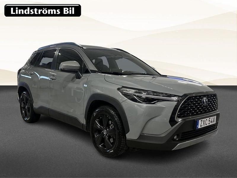 Begagnad Toyota Corolla Cross Style 200 HK (147 kW) 2023 Grå SUV