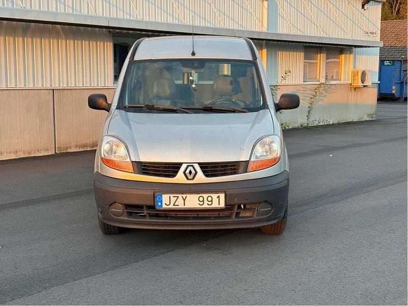 Begagnad Renault Kangoo 68 HK (50 kW) 2007 Grå Minibuss