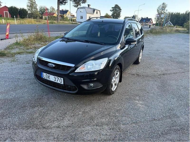 Svart Begagnad 2011 Ford Focus Platinum Kombi | 22 000 kr (Marknadspris) - Bild 1/4