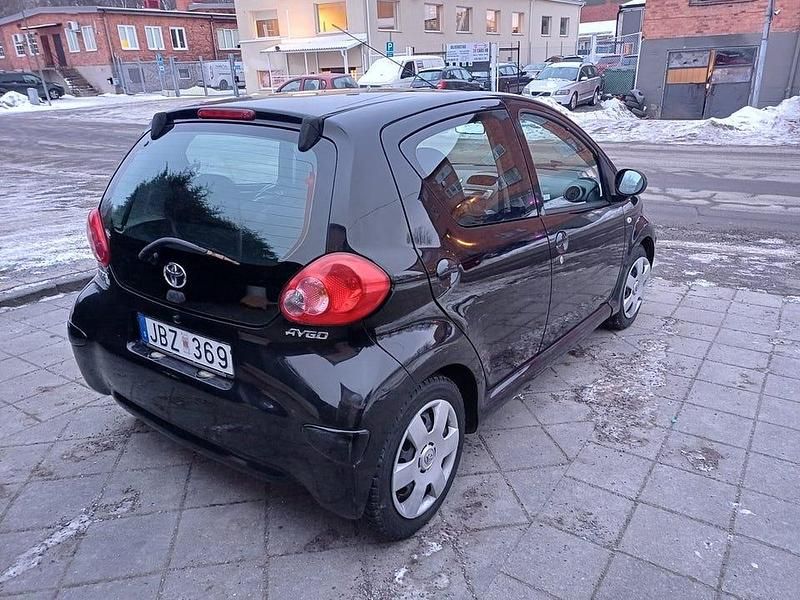Begagnad Toyota Aygo 68 HK (50 kW) 2008 Svart Halvkombi