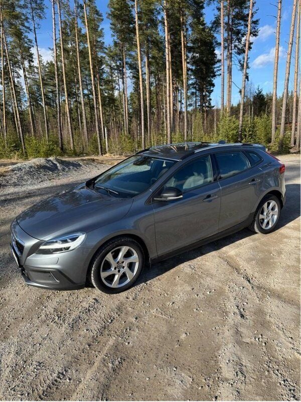 Grå Begagnad 2018 Volvo V40 CC Kombi | 185 000 kr (Bra pris) - Bild 1/4