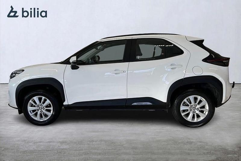 Begagnad Toyota Yaris Hybrid Active 117 HK (86 kW) 2023 Vit